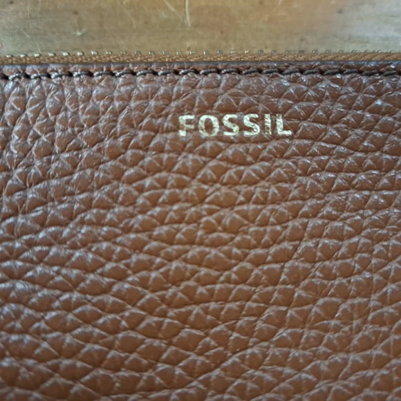 Fossil Wristlet Wallet, Wrist Strap, Purse, Key a Card Holder, Pebbled Leather - Picture 3 of 7